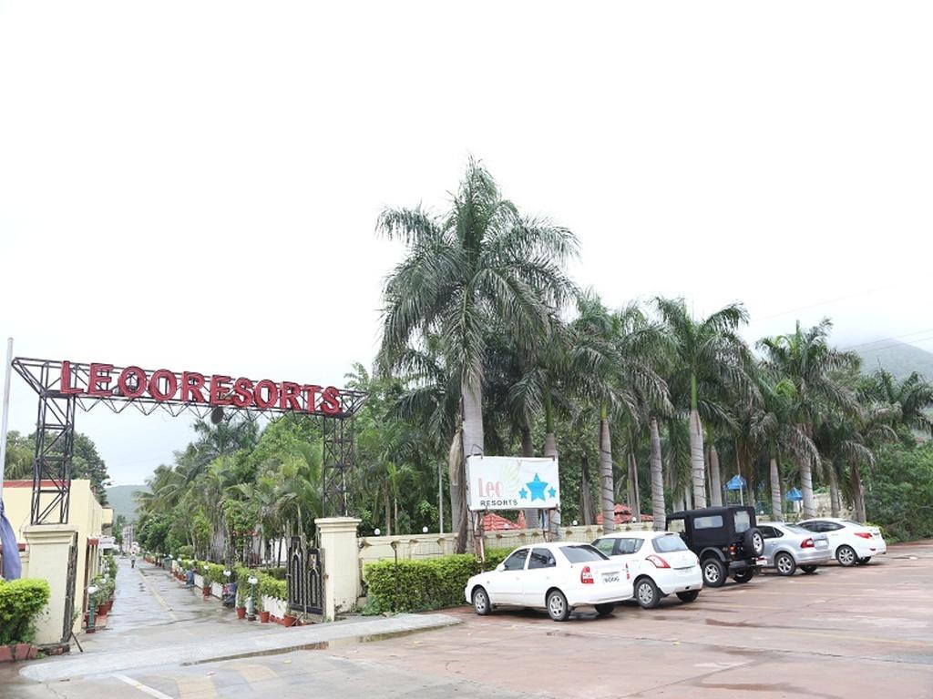 Leo Resorts Junagadh Exterior photo