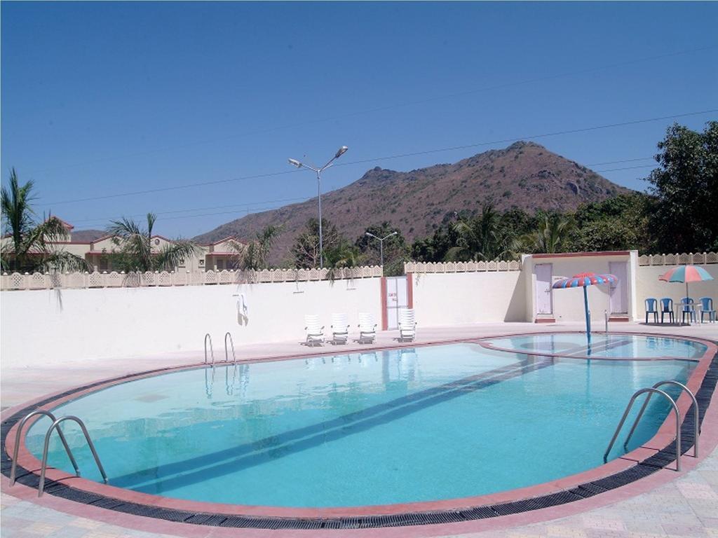 Leo Resorts Junagadh Exterior photo