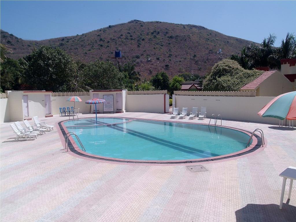 Leo Resorts Junagadh Exterior photo