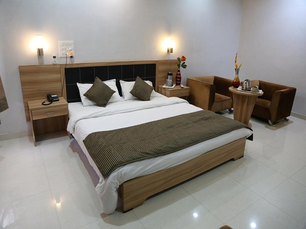 Leo Resorts Junagadh Room photo