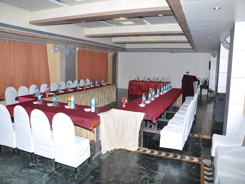 Leo Resorts Junagadh Exterior photo
