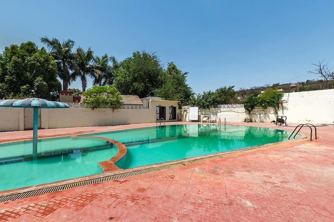 Leo Resorts Junagadh Exterior photo